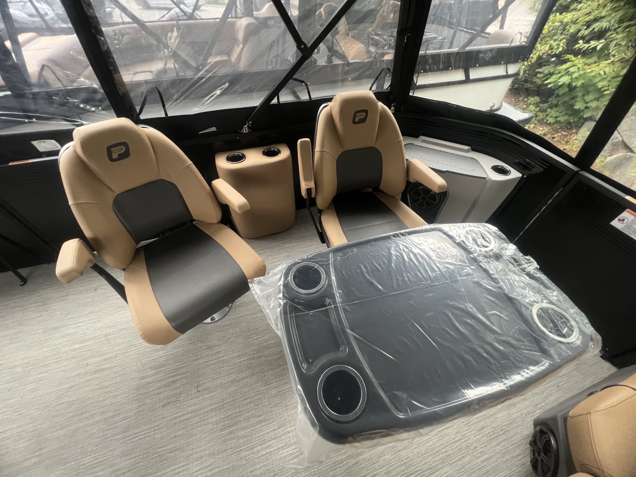 Ponton Princecraft Vectra 23RL SS Sport 2027 Noir sur Tan, Moteur Mercury 115hp Pro XS, Toit Campeur, Sonar, 2x Tables, Système de sons Kicker & +!