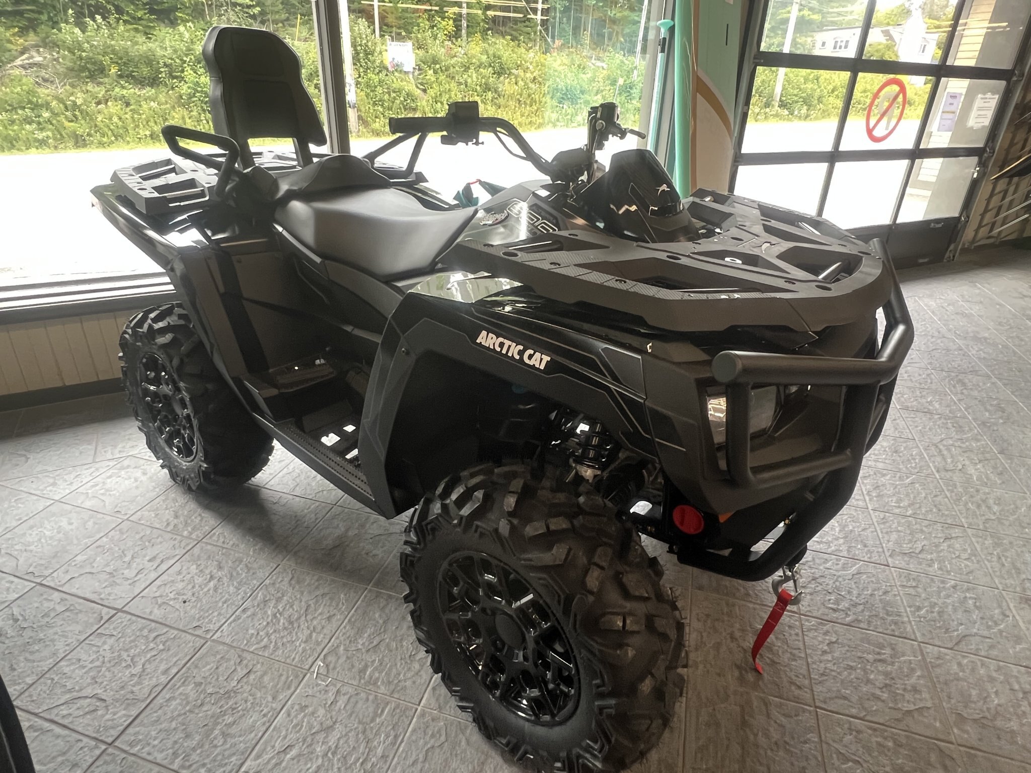 VTT Arctic Cat Alterra TRV LTD EPS 600 2027 Noir, Modèle 2x Passagers Multi Usage 4x4, Winch et Attache Remorque!
