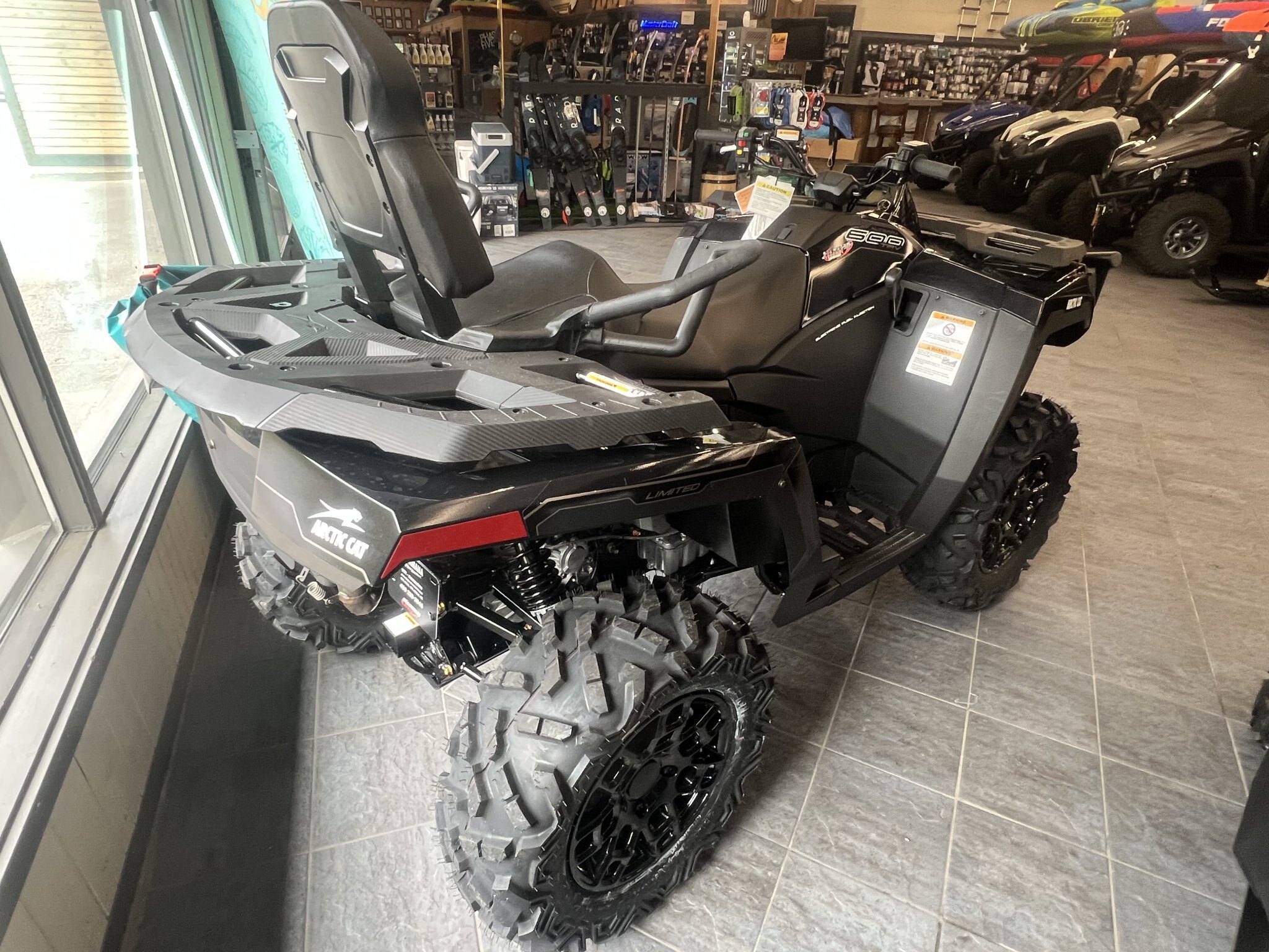 VTT Arctic Cat Alterra TRV LTD EPS 600 2027 Noir, Modèle 2x Passagers Multi Usage 4x4, Winch et Attache Remorque!