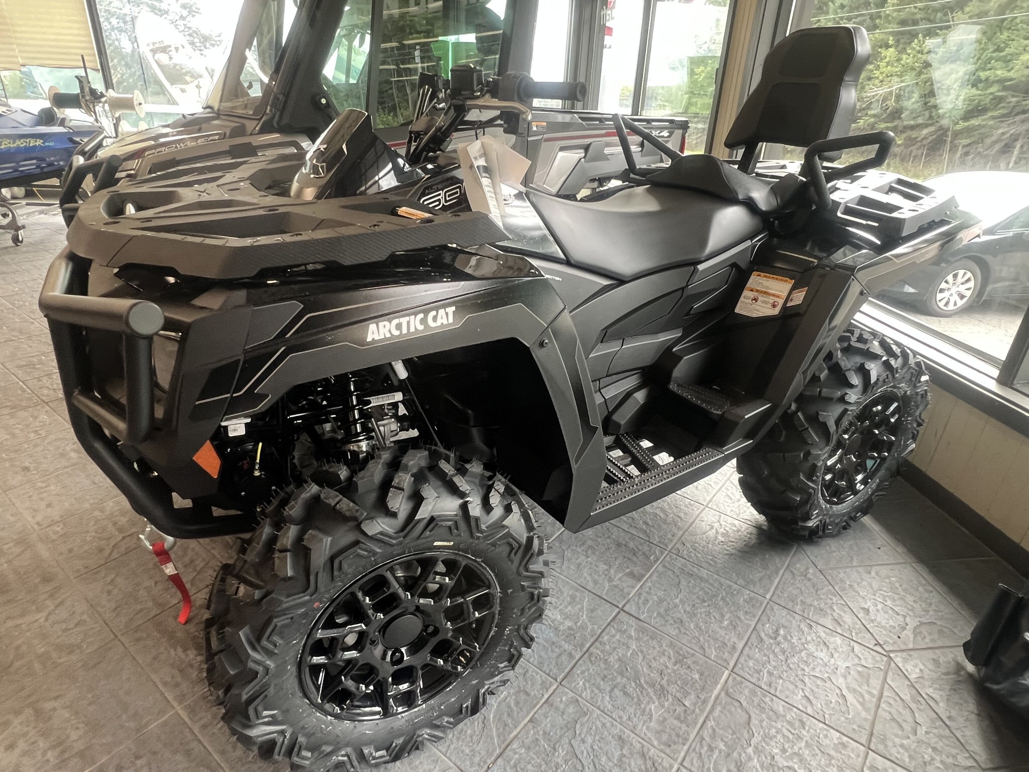 VTT Arctic Cat Alterra TRV LTD EPS 600 2027 Noir, Modèle 2x Passagers Multi Usage 4x4, Winch et Attache Remorque!