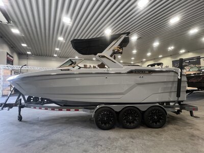 Bateau Mastercraft X-Star 2027 Gris sur Tan, Moteur Ilmor 6.2l SC 630hp, Complètement Équipé Pour le Wakesurf!