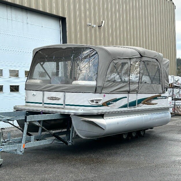 Ponton PRINCECRAFT VANTAGE 21 2009 Vert Moteur 60hp Mercury vient avec Toile, Toit Campeur, Système de Sons.