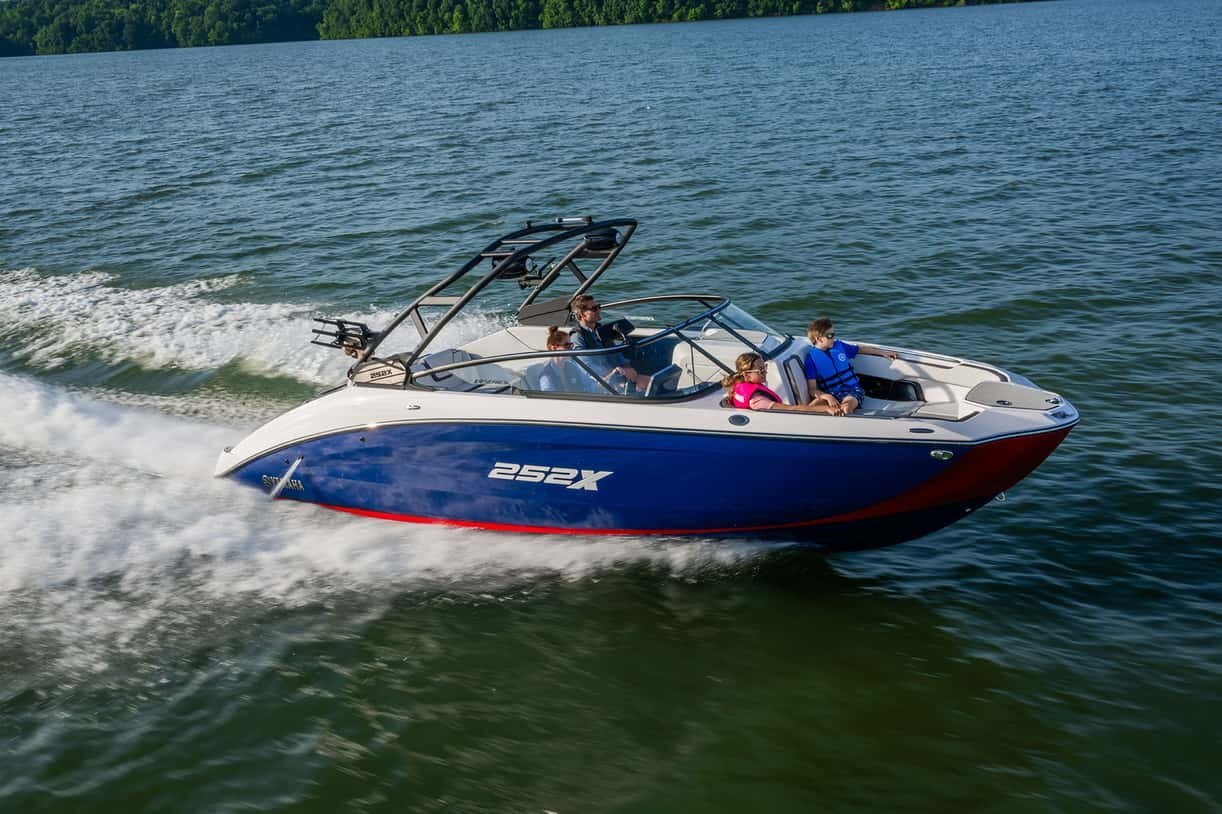 2025 Yamaha 252XE Yacht Blue