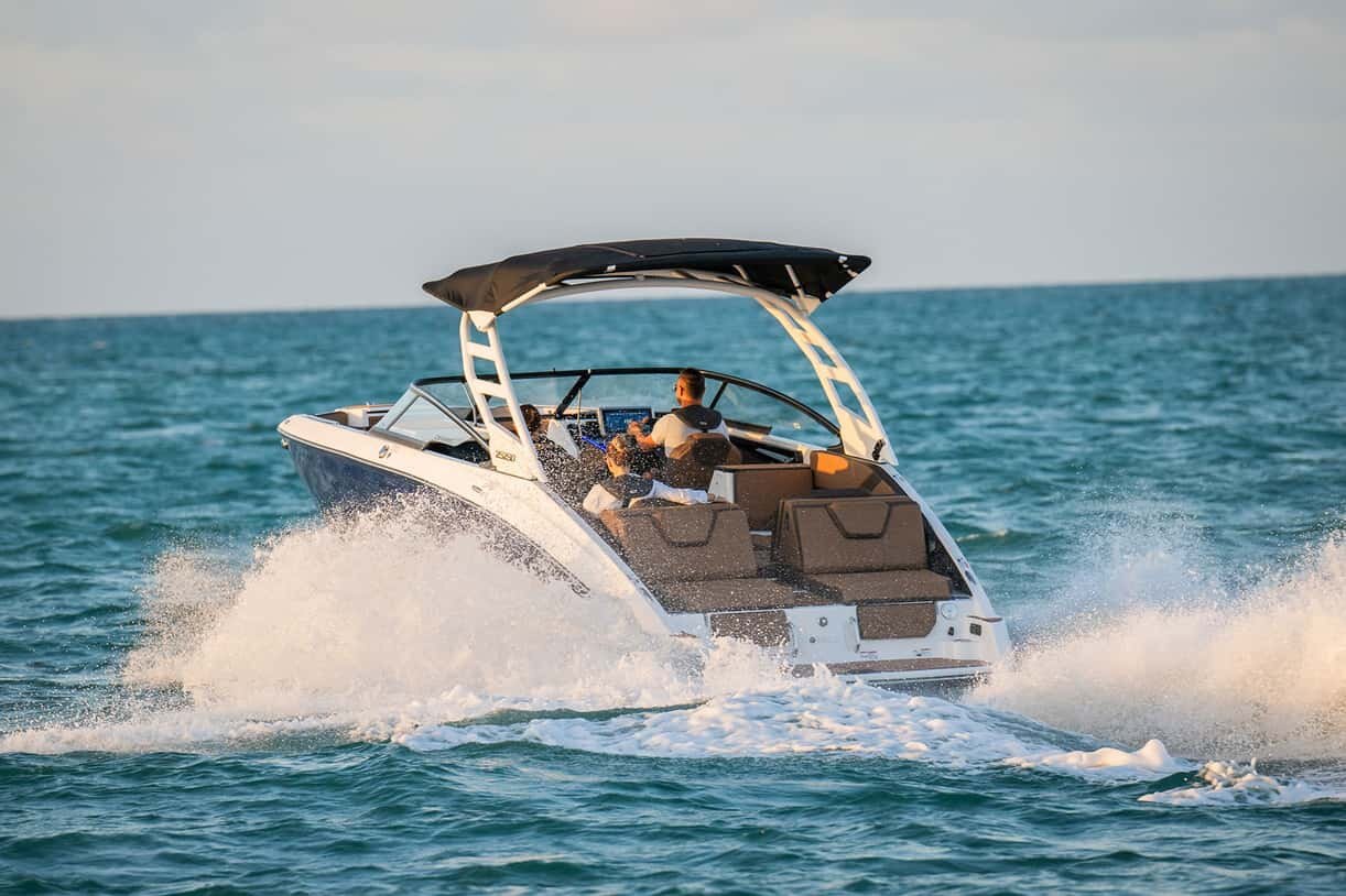 2025 Yamaha 252SD Yacht Blue