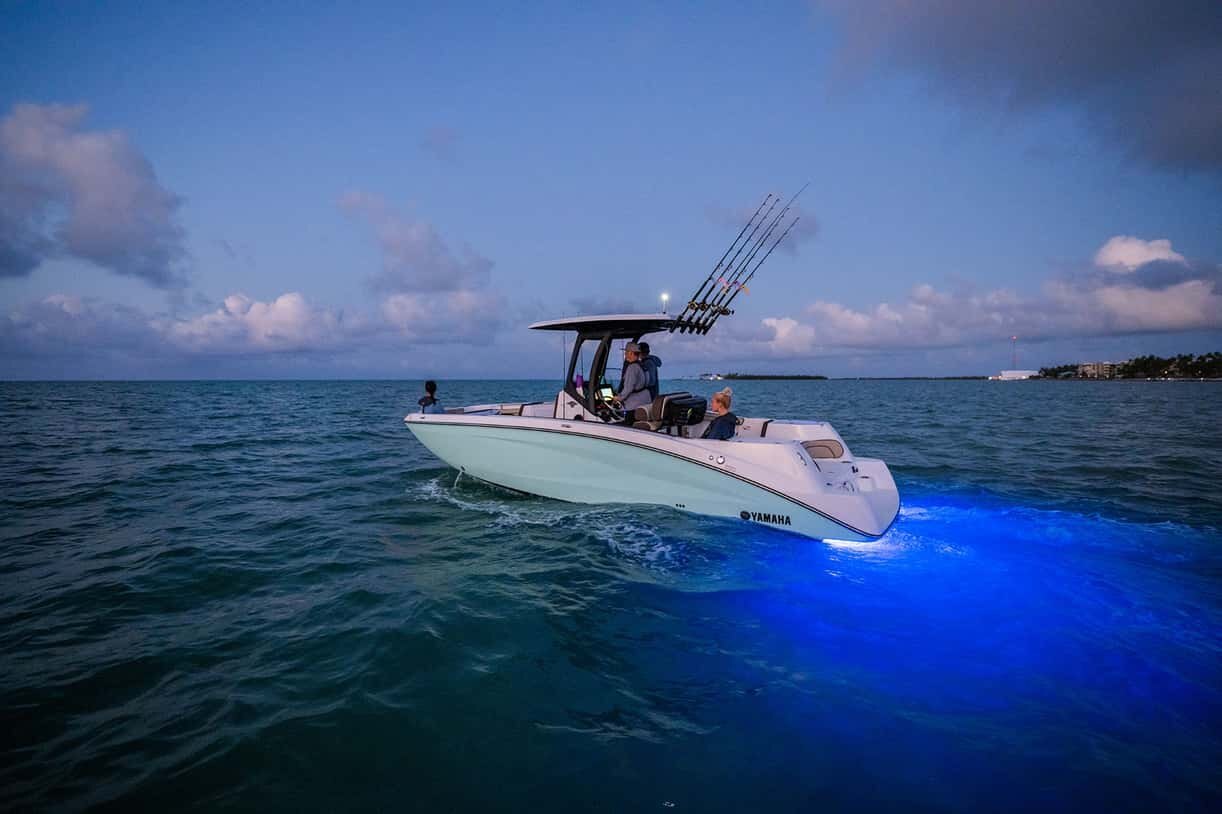 2025 Yamaha 255 FSH Sport H Yacht Blue