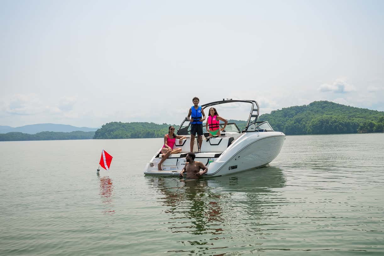 2026 Yamaha 222S White