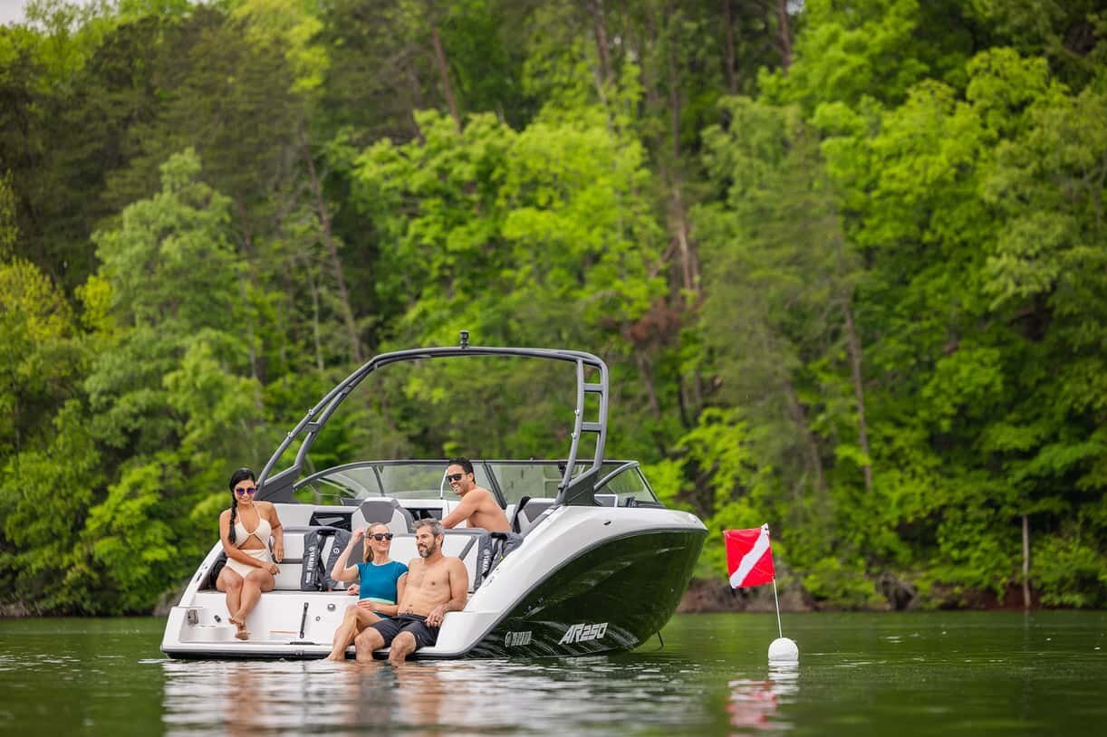 2026 Yamaha 195S Yacht Blue