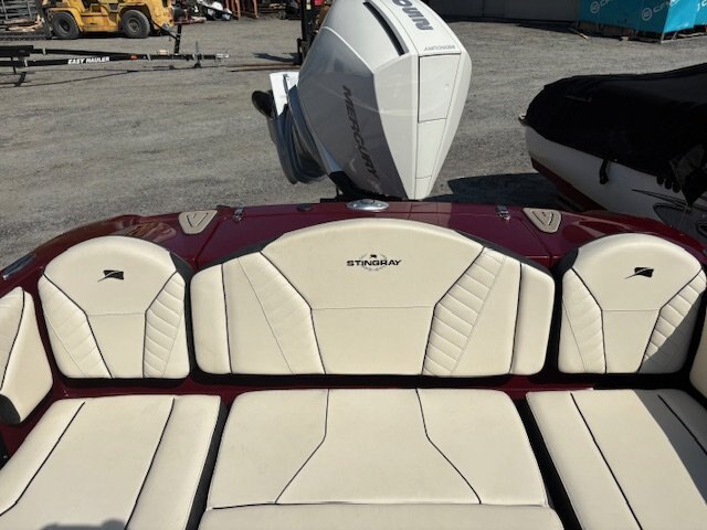2024 STINGRAY 23 OSX Black Cherry 250 hp Verado