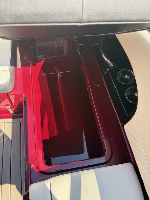 2024 STINGRAY 23 OSX Black Cherry 250 hp Verado