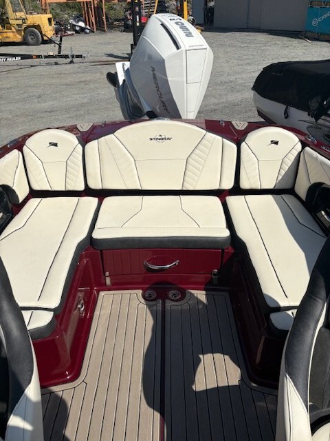2024 STINGRAY 23 OSX Black Cherry 250 hp Verado