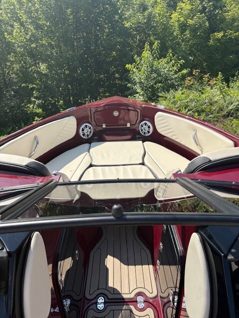 2024 STINGRAY 23 OSX Black Cherry 250 hp Verado