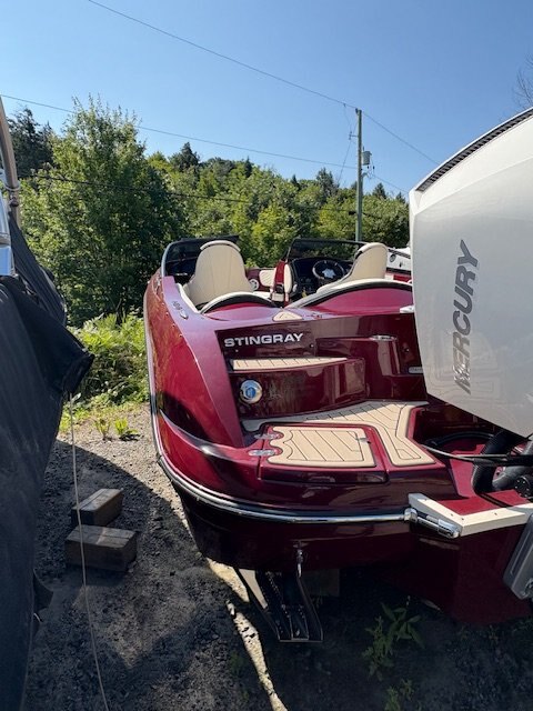 2024 STINGRAY 23 OSX Black Cherry 250 hp Verado