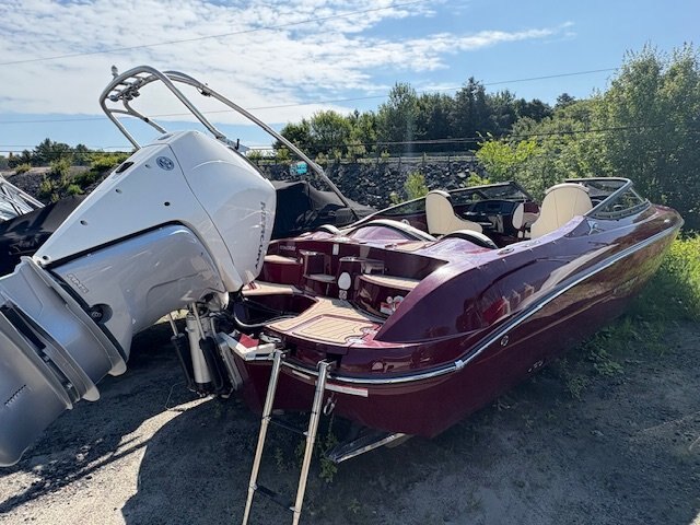 2024 STINGRAY 23 OSX Black Cherry 250 hp Verado