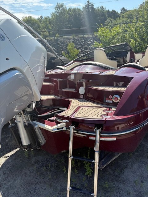 2024 STINGRAY 23 OSX Black Cherry 250 hp Verado