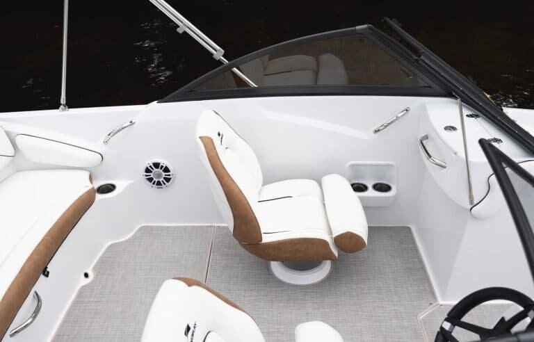 2025 Stingray 191DC BLACK CHERRY