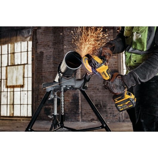 Brushless angle grinder deals dewalt