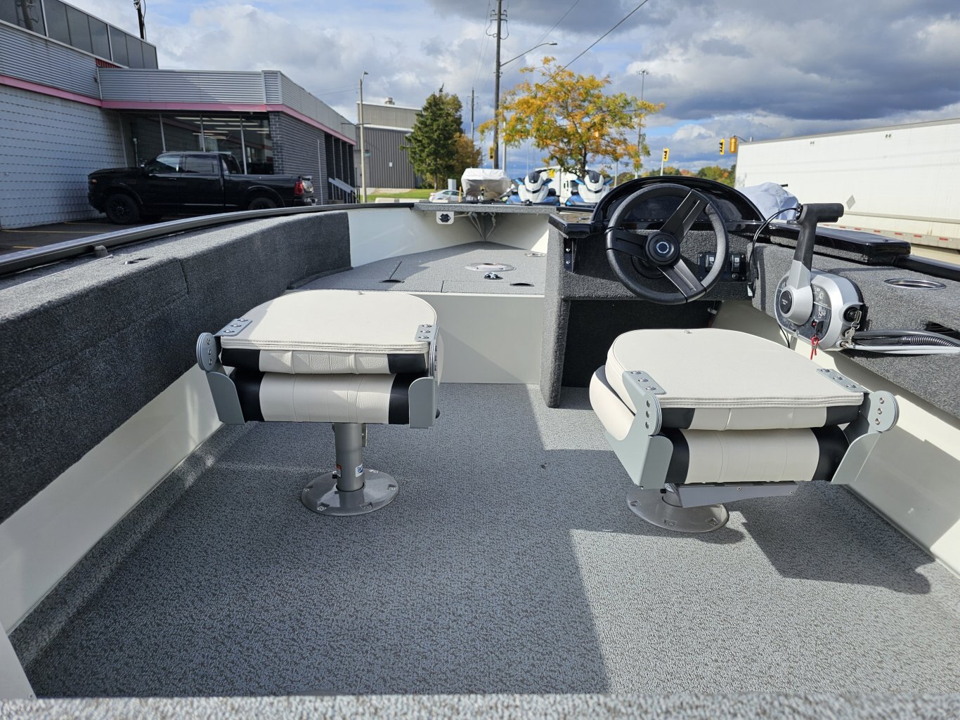 Legend Boats R SERIES R15 Side Console