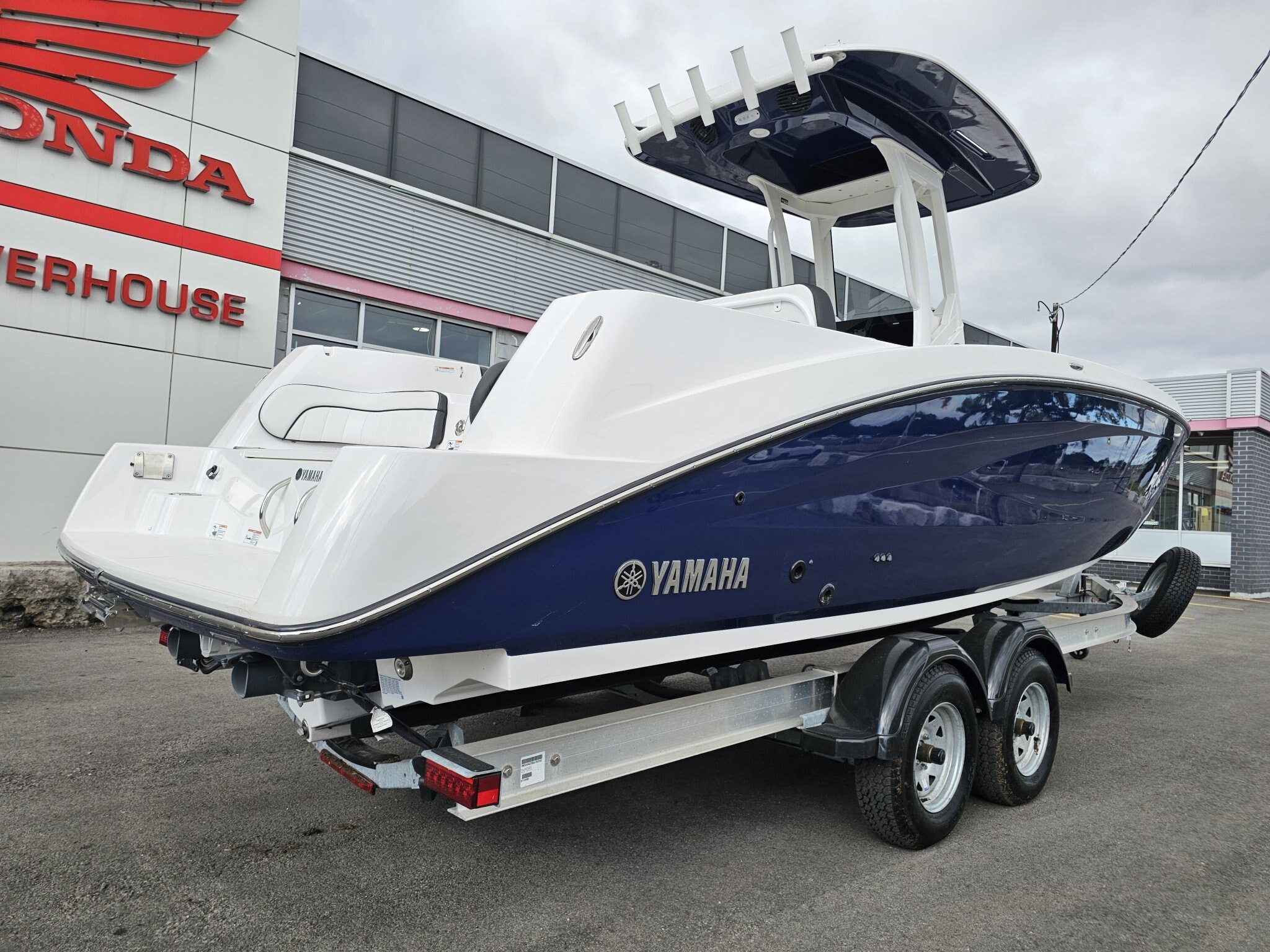 2022 AQUASPORT 2100 CC WITH 200HP MERCURY - $1000 ELECTRONICS CREDIT!