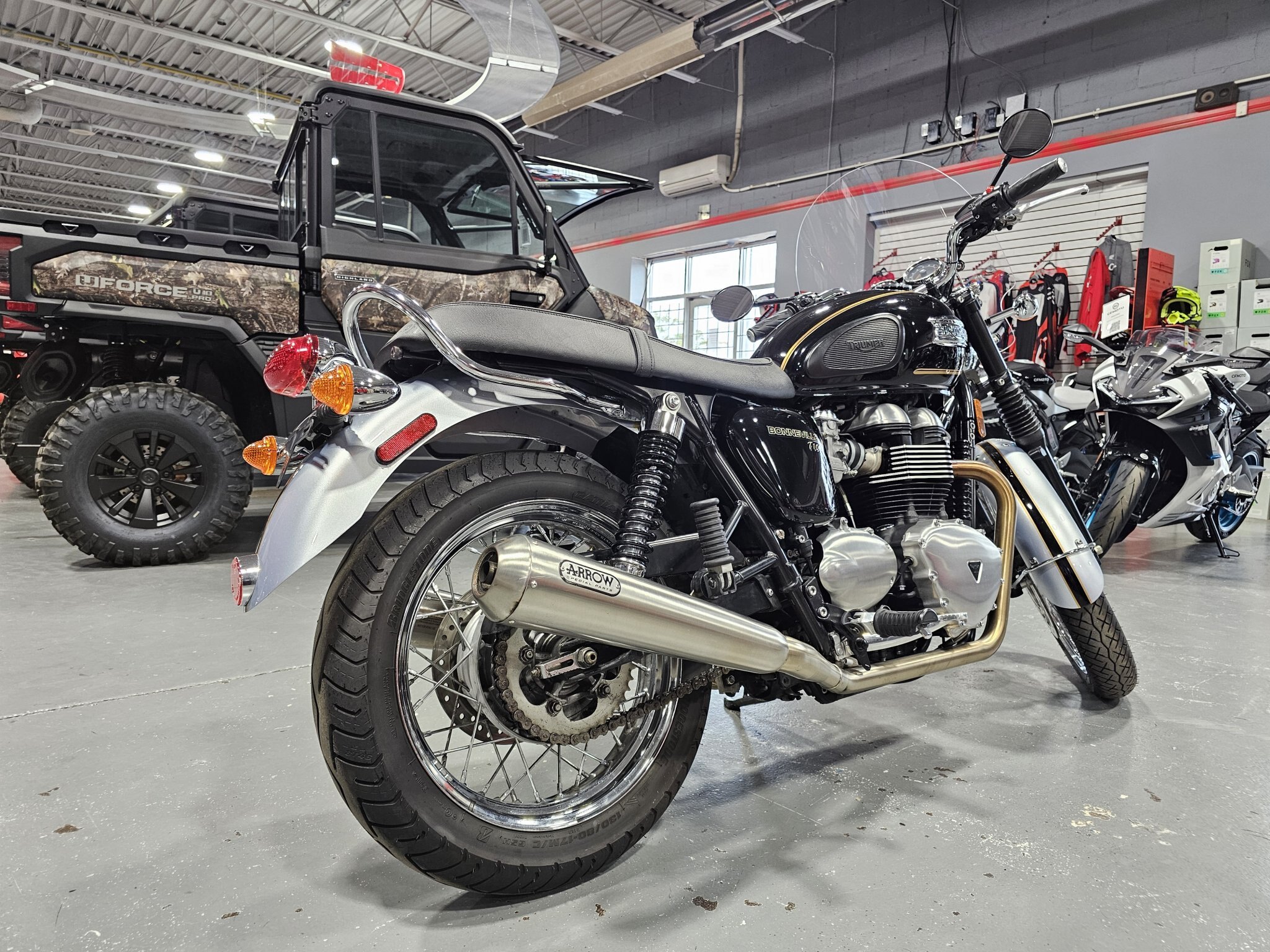 2014 TRIUMPH T100 BONNEVILLE W/ARROW EXHAUST 13,466 KM