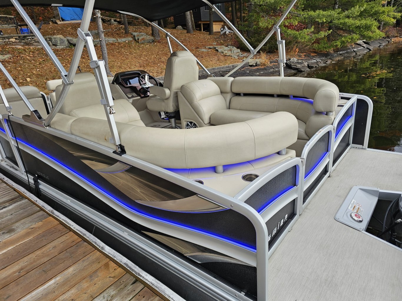 2017 PREMIER 230 INTRIGUE LOW HOURS