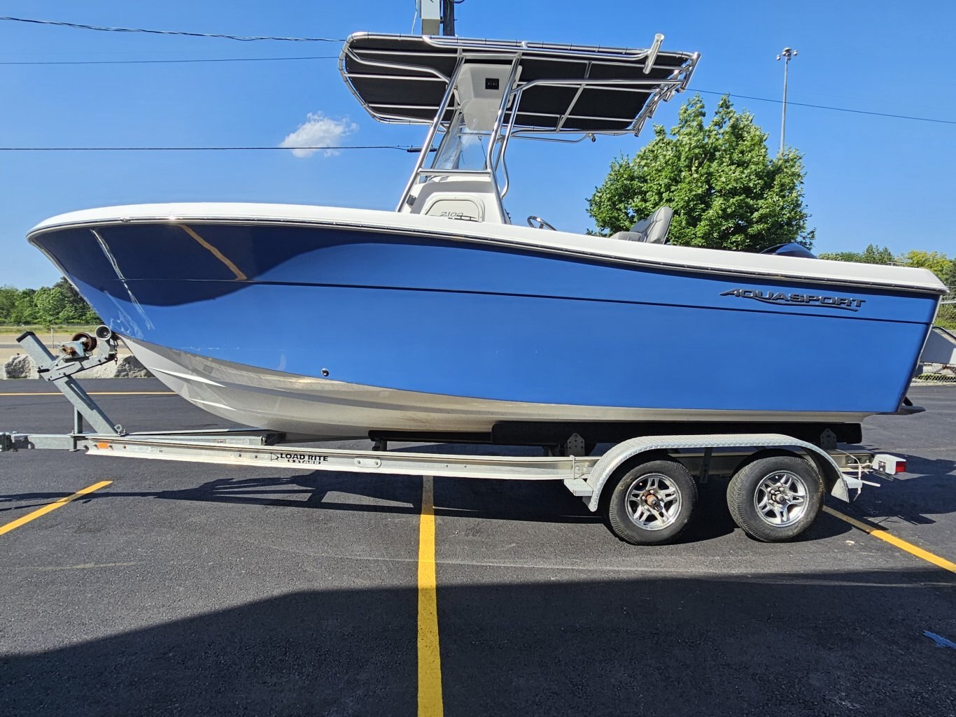 2022 Aquasport 2100 W/200HP MERCURY
