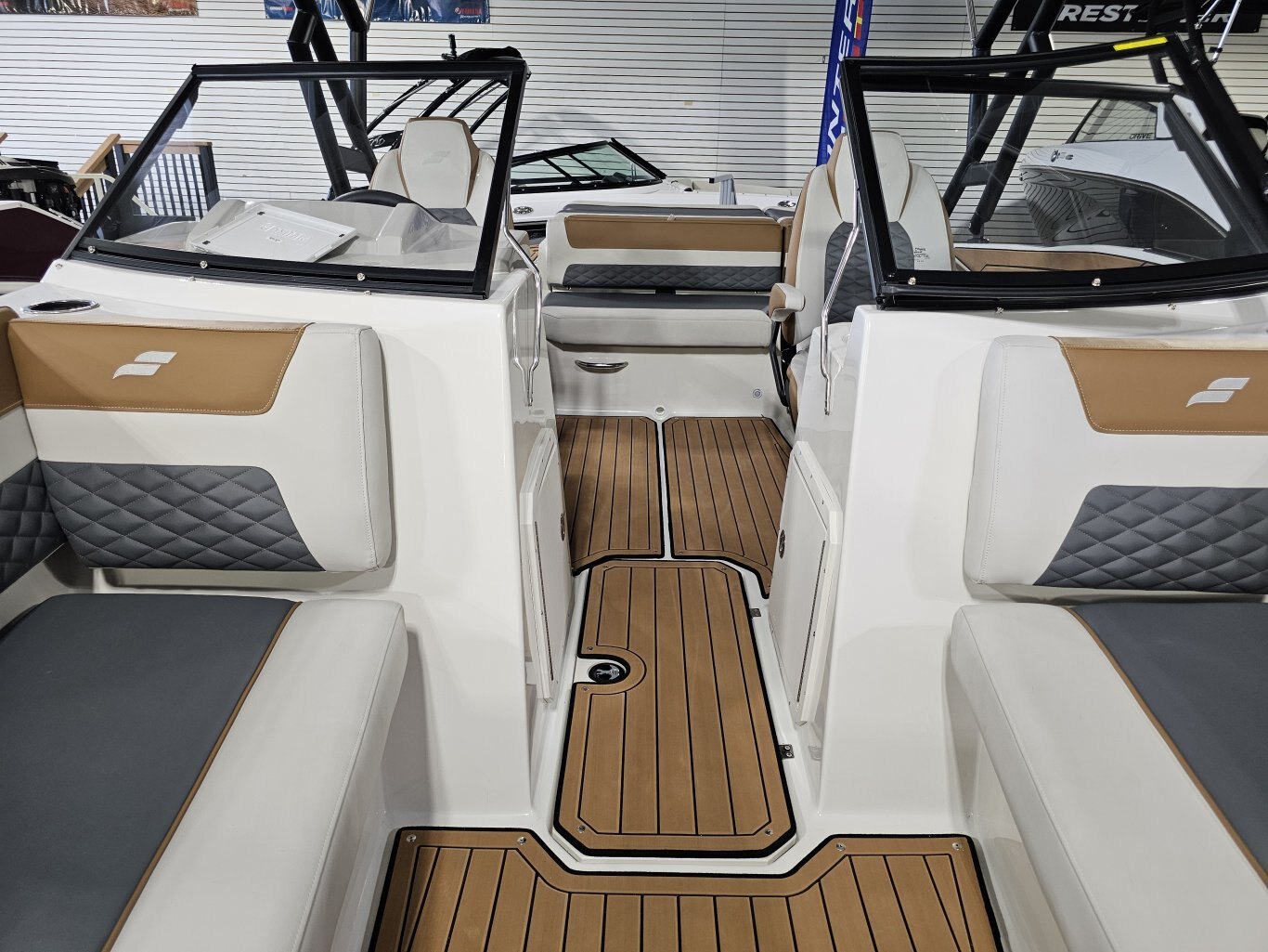 2025 Starcraft SVX 210 IO W/ 4.5L MERCRUISER 250 HP