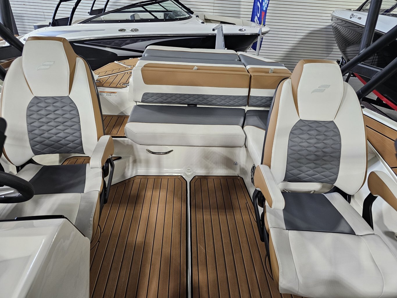 2025 Starcraft SVX 210 IO W/ 4.5L MERCRUISER 250 HP