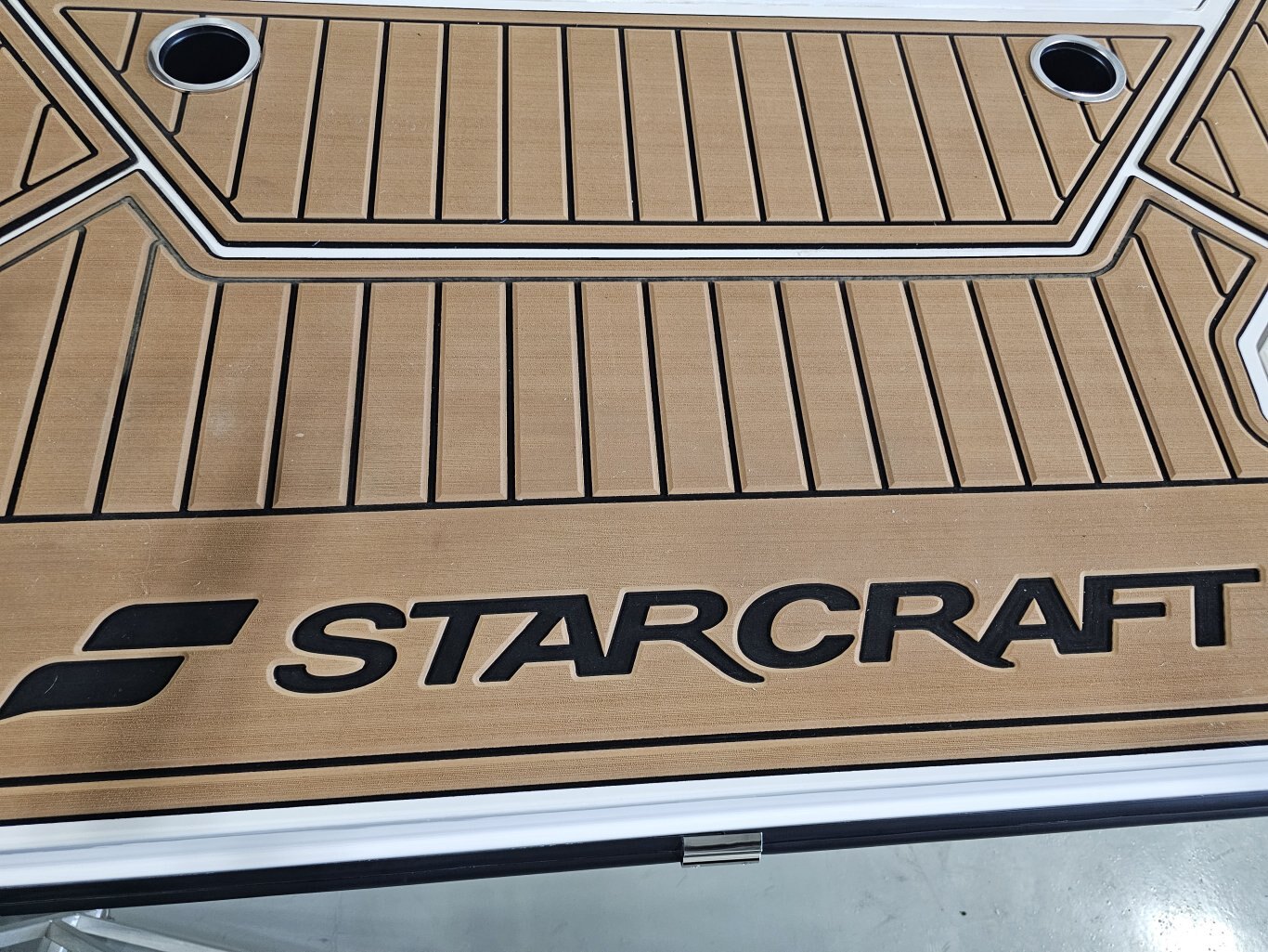 2025 Starcraft SVX 210 IO W/ 4.5L MERCRUISER 250 HP