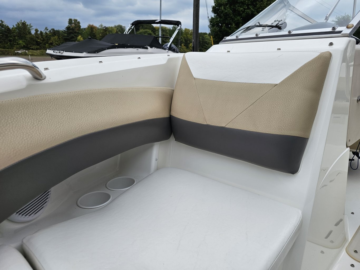 2005 Larson 208 LXI 294 Hours