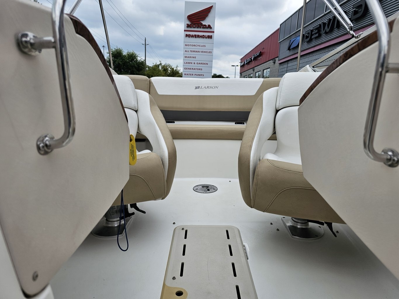 2005 Larson 208 LXI 294 Hours