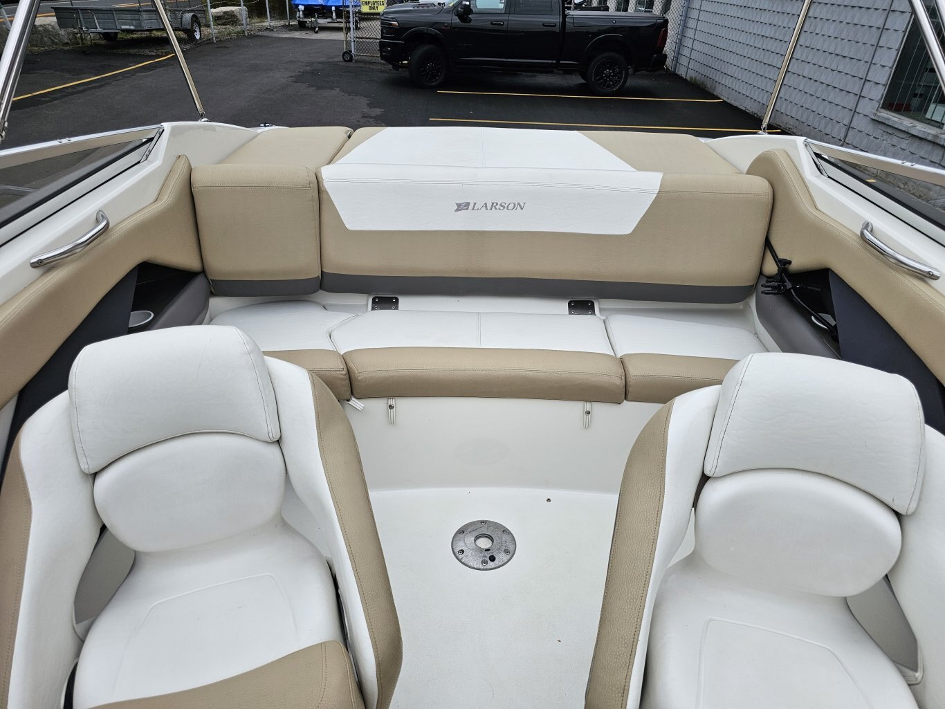 2005 Larson 208 LXI 294 Hours