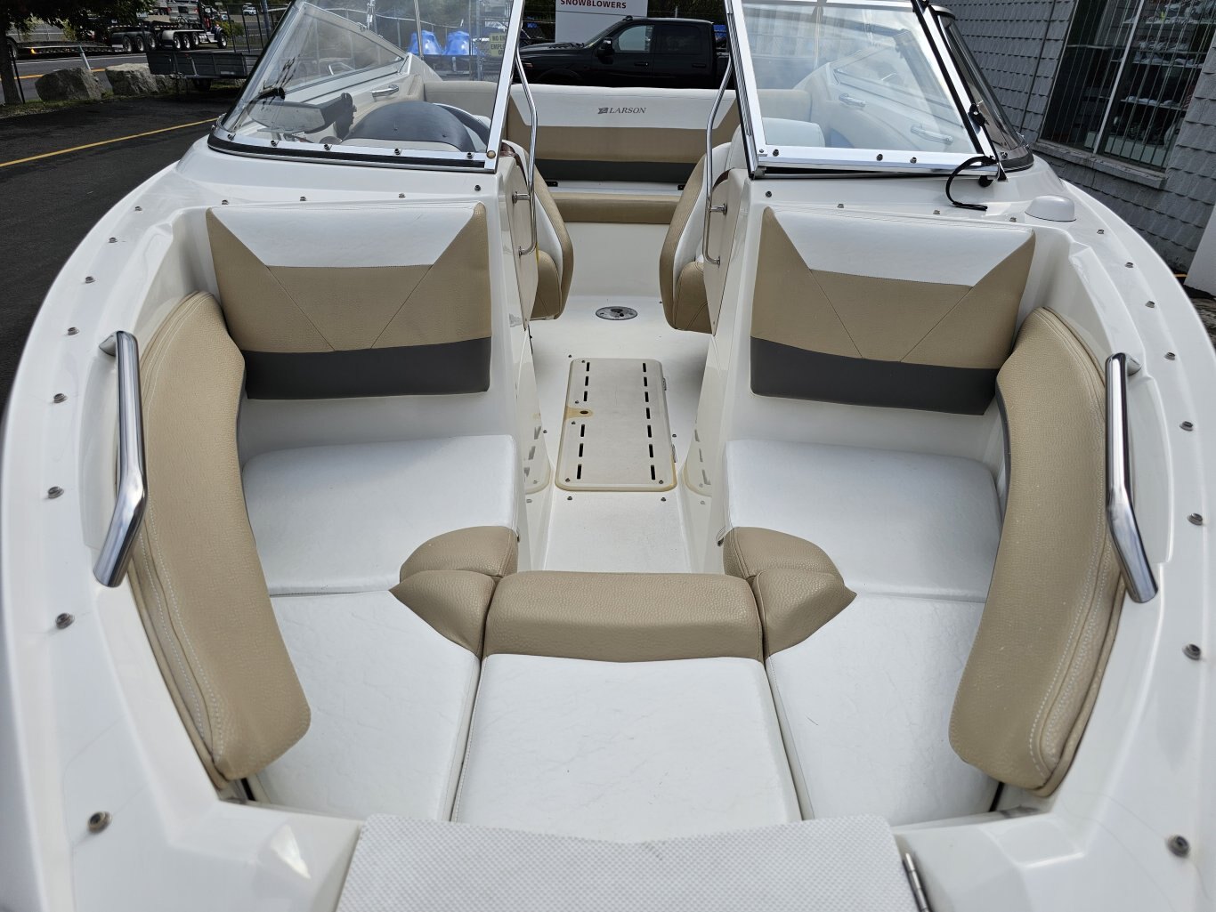 2005 Larson 208 LXI 294 Hours
