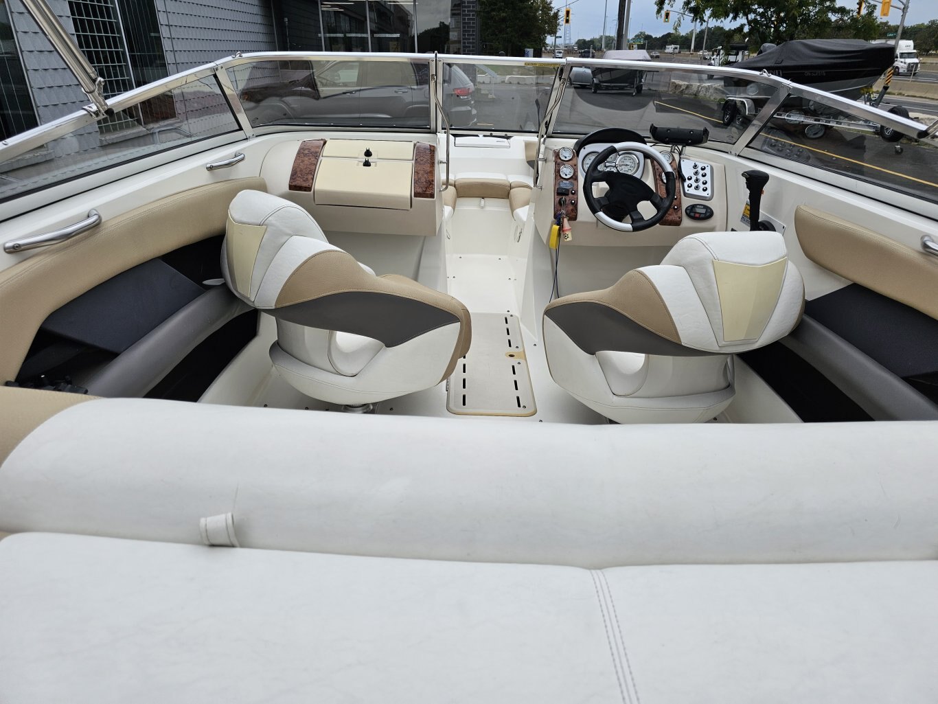 2005 Larson 208 LXI 294 Hours