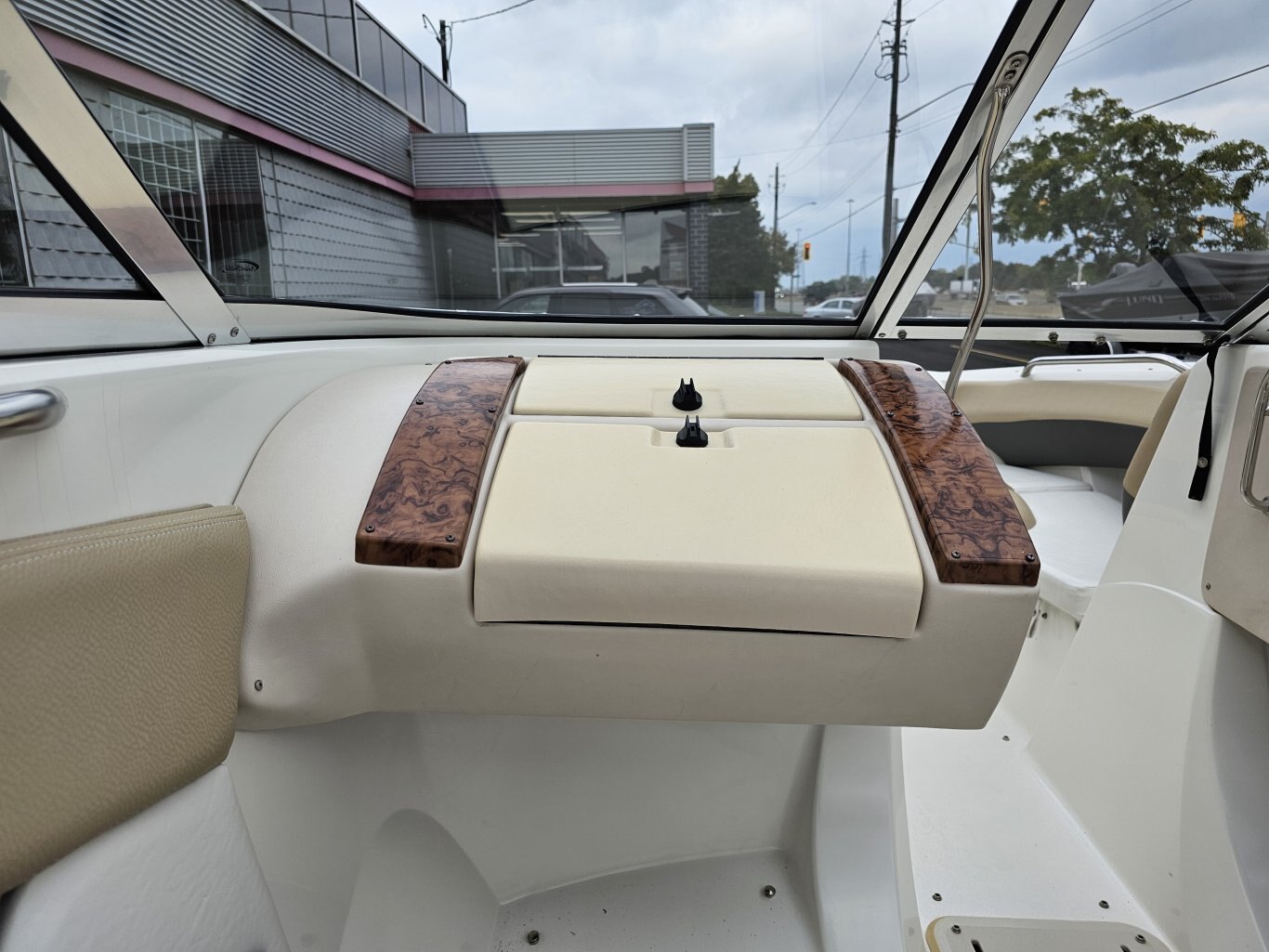 2005 Larson 208 LXI 294 Hours