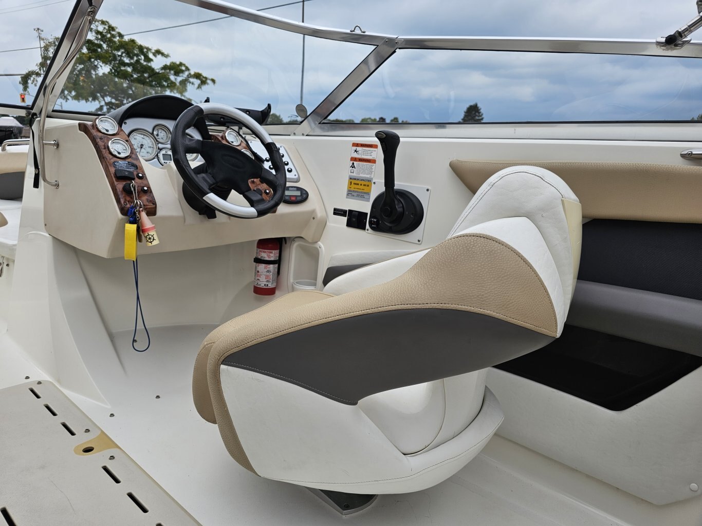 2005 Larson 208 LXI 294 Hours