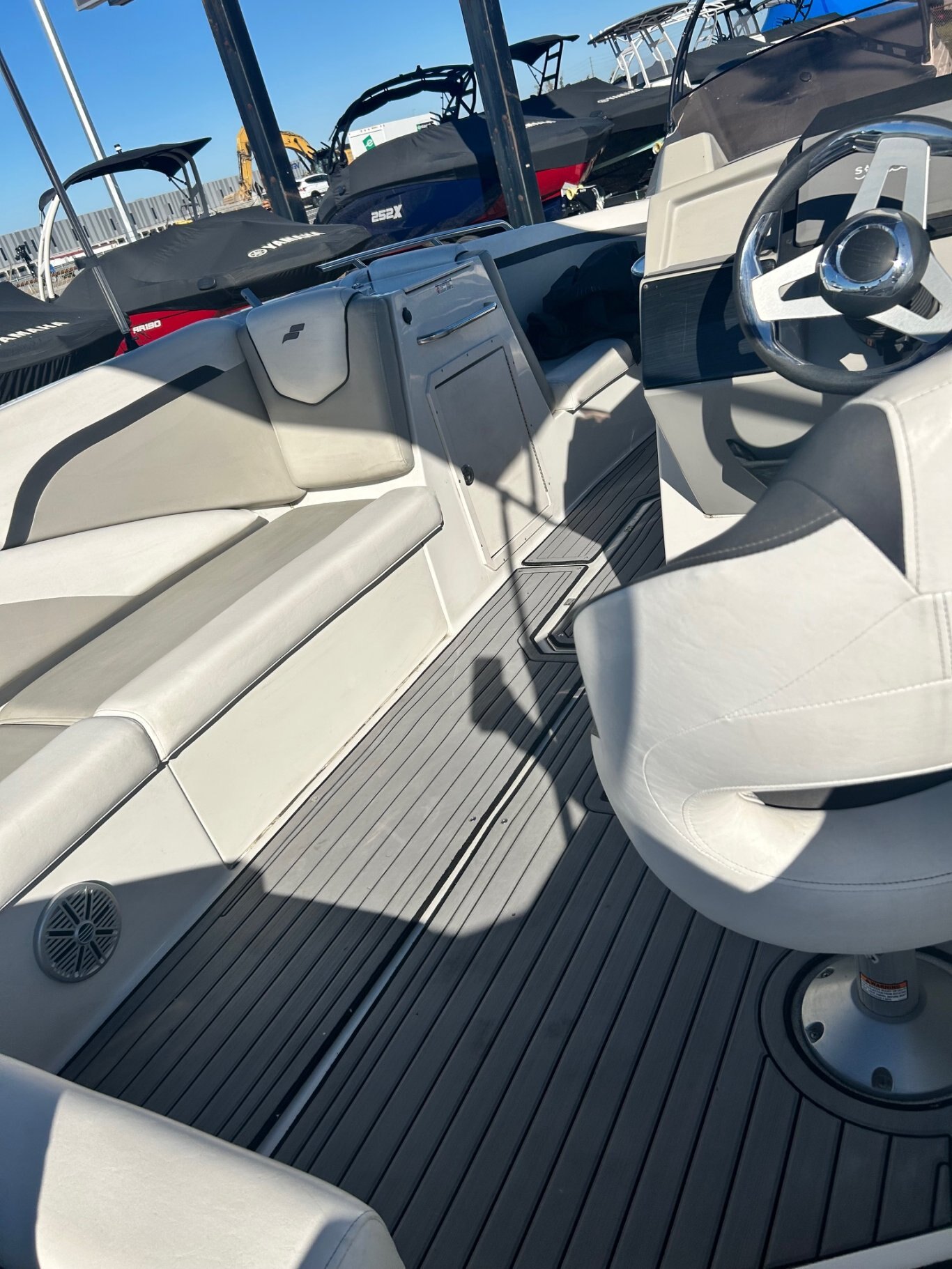 2023 STARCRAFT SVX 231 OB W/175HP YAMAHA