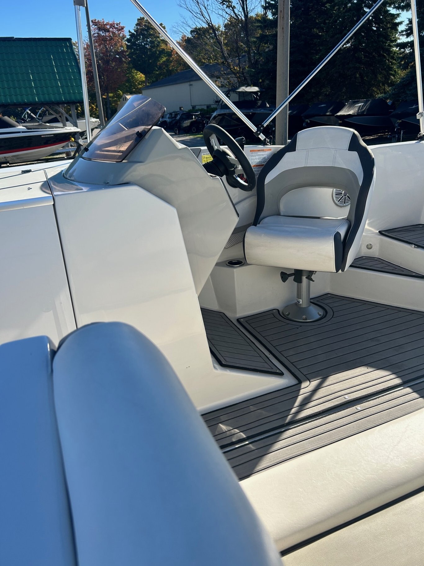 2023 STARCRAFT SVX 231 OB W/175HP YAMAHA