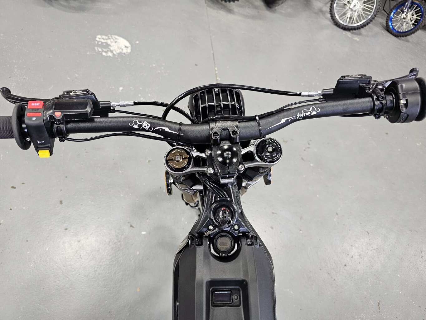 2025 Surron Light Bee X Carbon Black