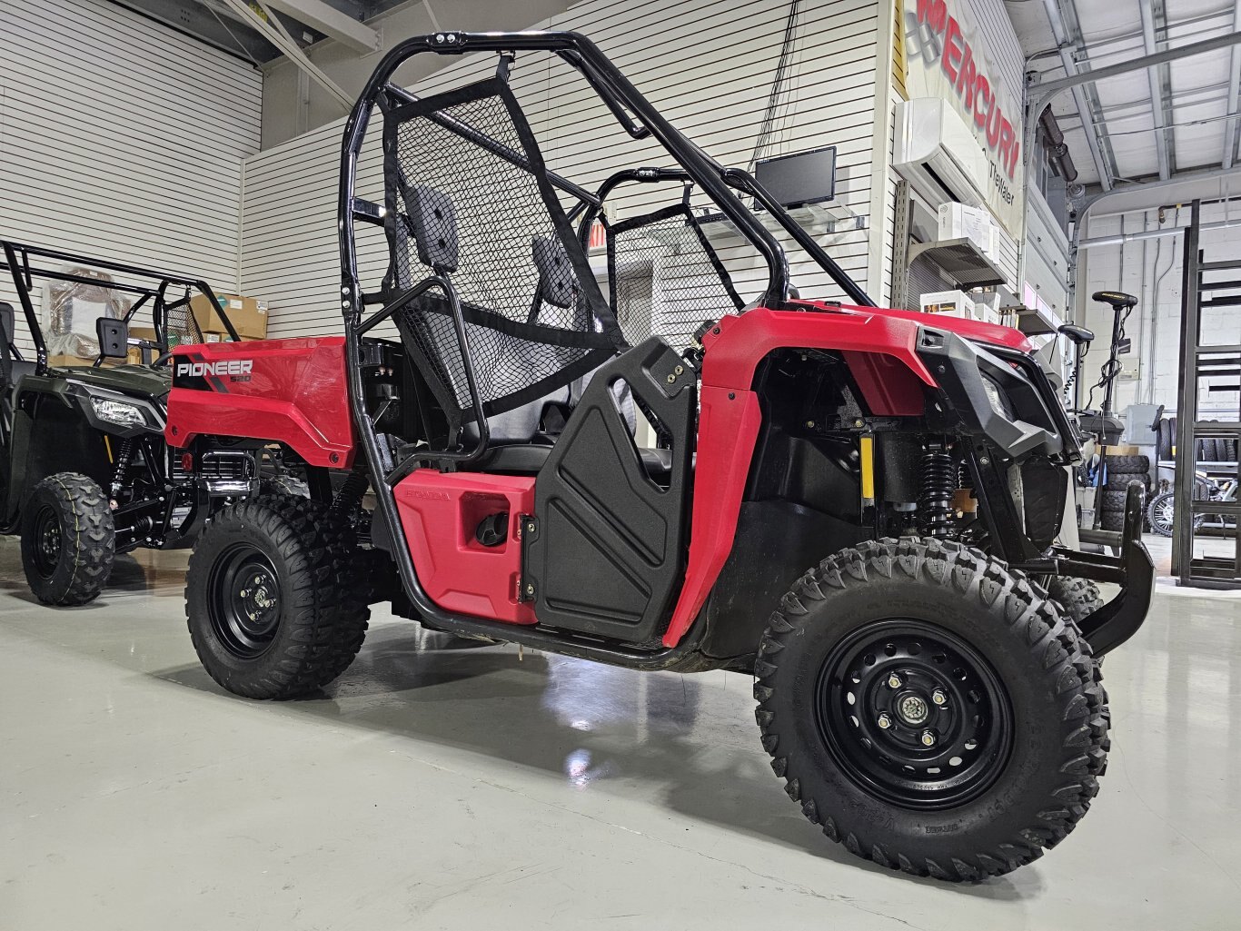 2024 Honda Pioneer 520 AVENGER RED 249 KM