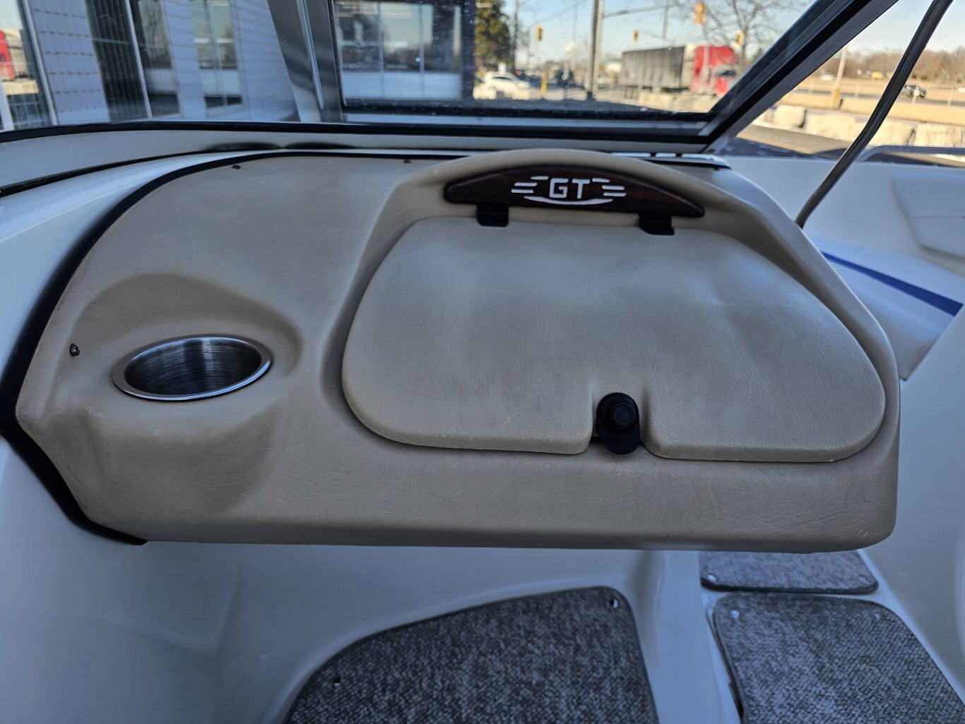 2008 GLASTRON GT185 WITH VOLVO PENTA 4.3GL 552 HOURS