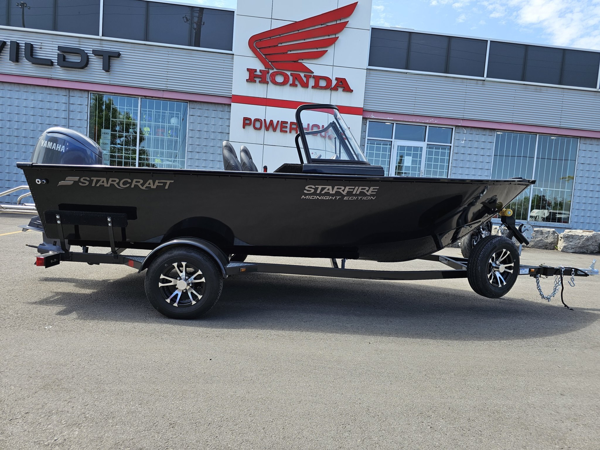 2026 CRESTLINER 2050 FISH HAWK W/T WITH 250HP PRO XS