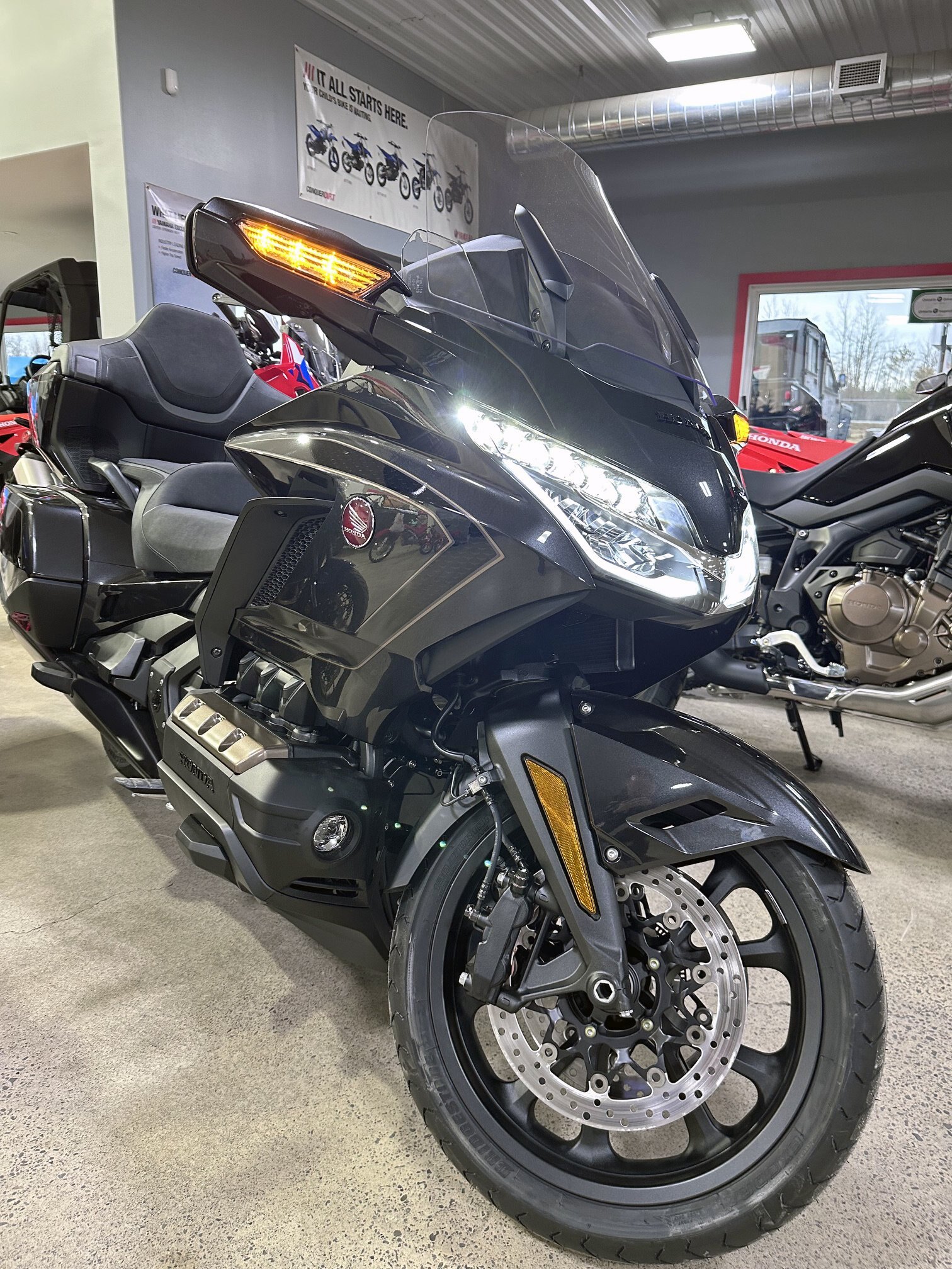 2025 Yamaha Tracer 9 Y-AMT - DEMO WITH WARRANTY!