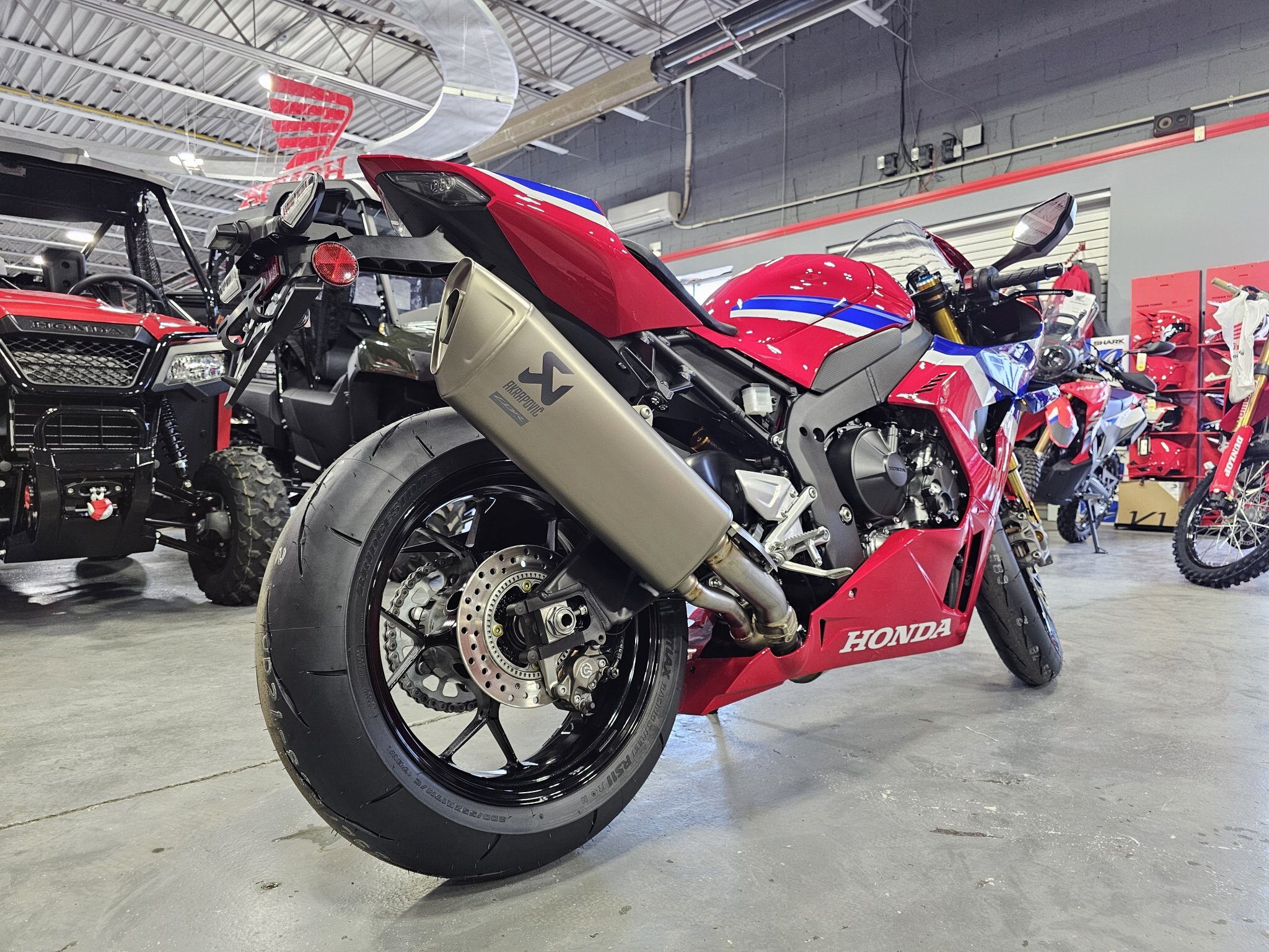 2026 Honda CBR650R E-Clutch ABS Grand Prix Red