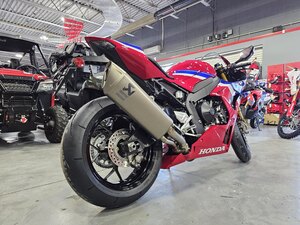 2027 Honda CBR1000RR R Fireblade SP
