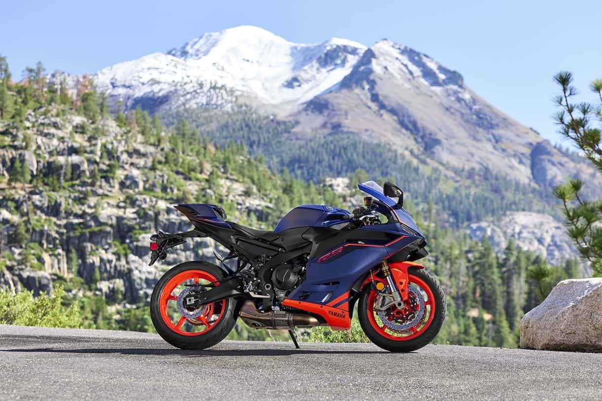 2027 Yamaha YZF-R9 Matte Phantom Blue/Fluo Red