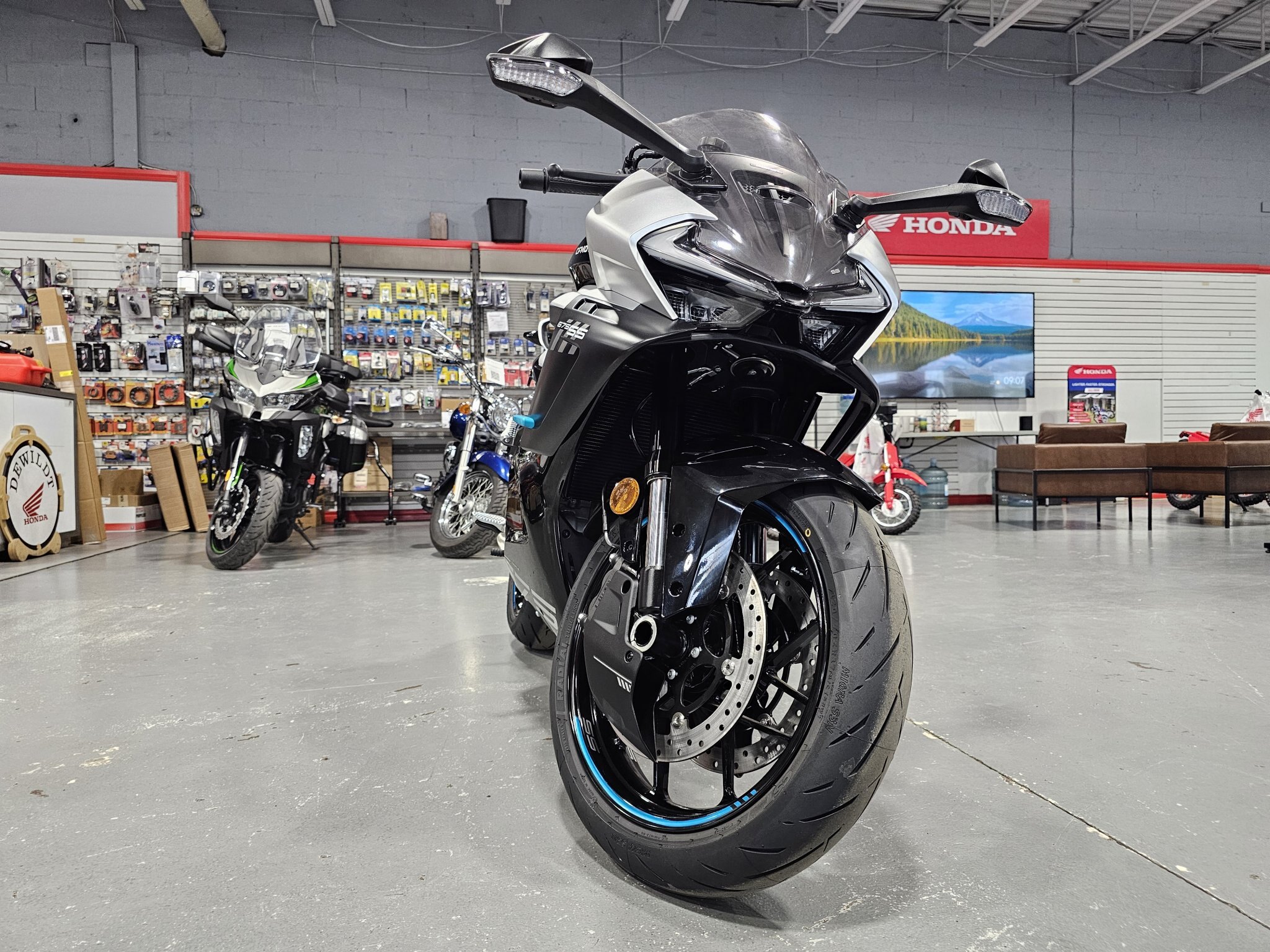 2026 CFMOTO 675SS Nebula Black