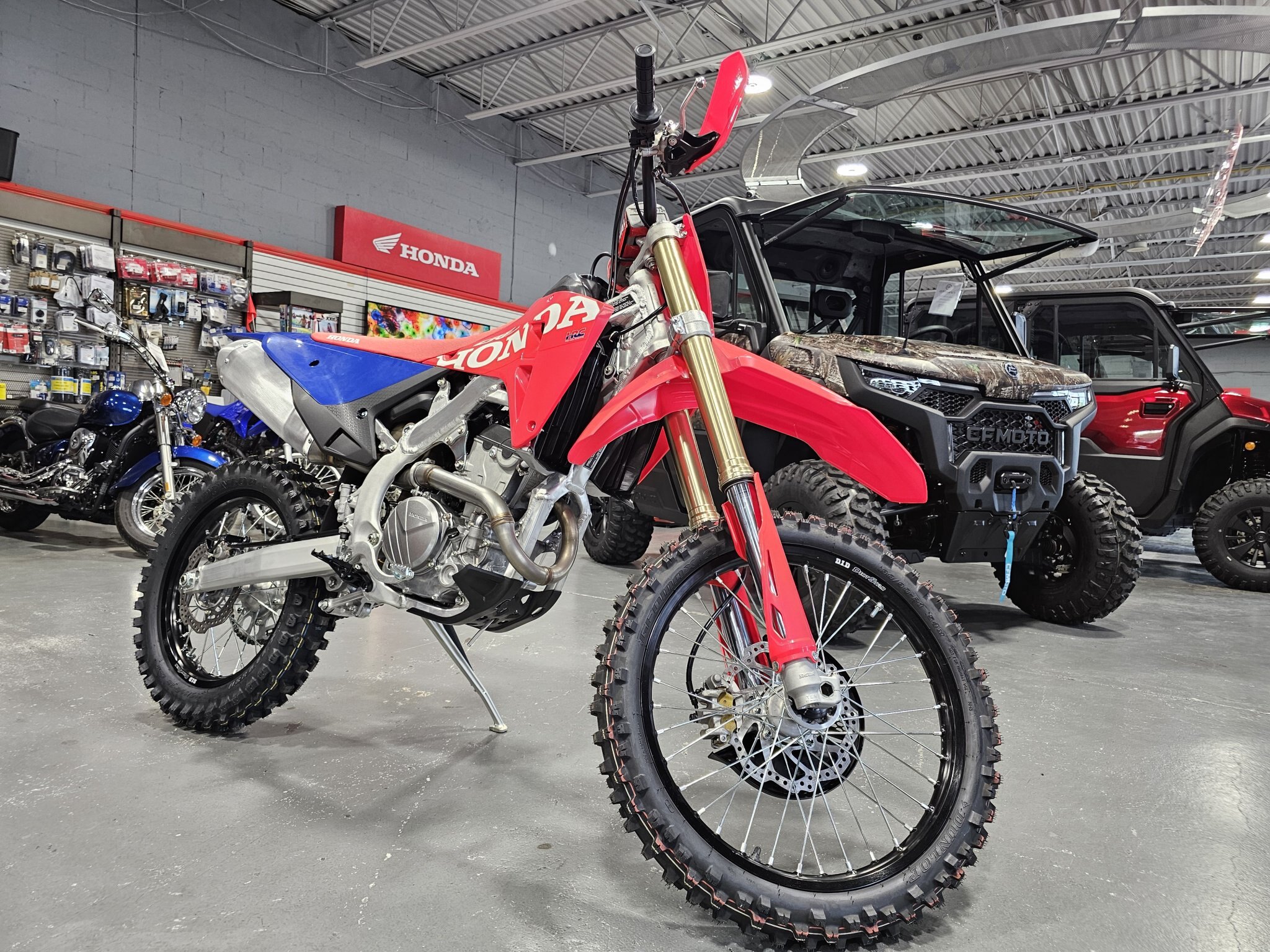 2026 YAMAHA YZ450F - FMF EXHAUST, GYTR RAD BRACES, GYTR CLUTCH AND IGNITION COVER.
