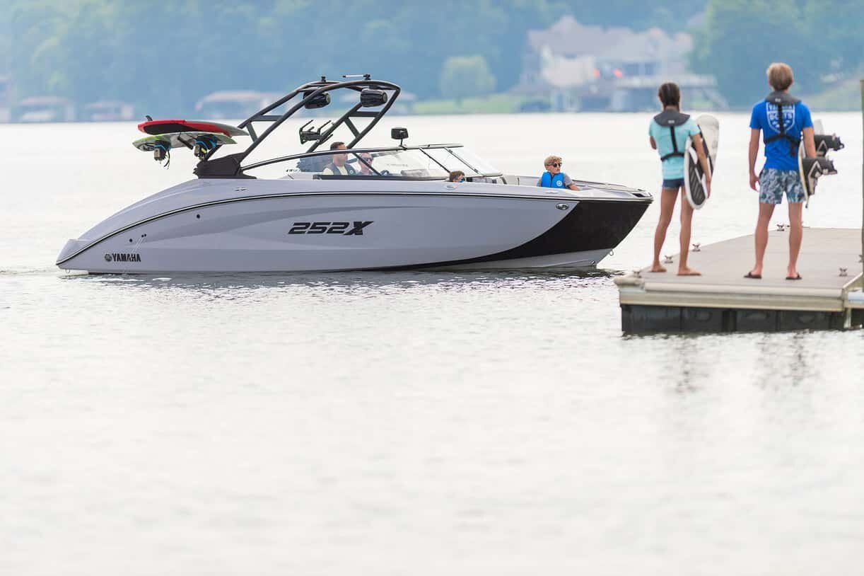 2027 Yamaha 252XE Dolphin Grey