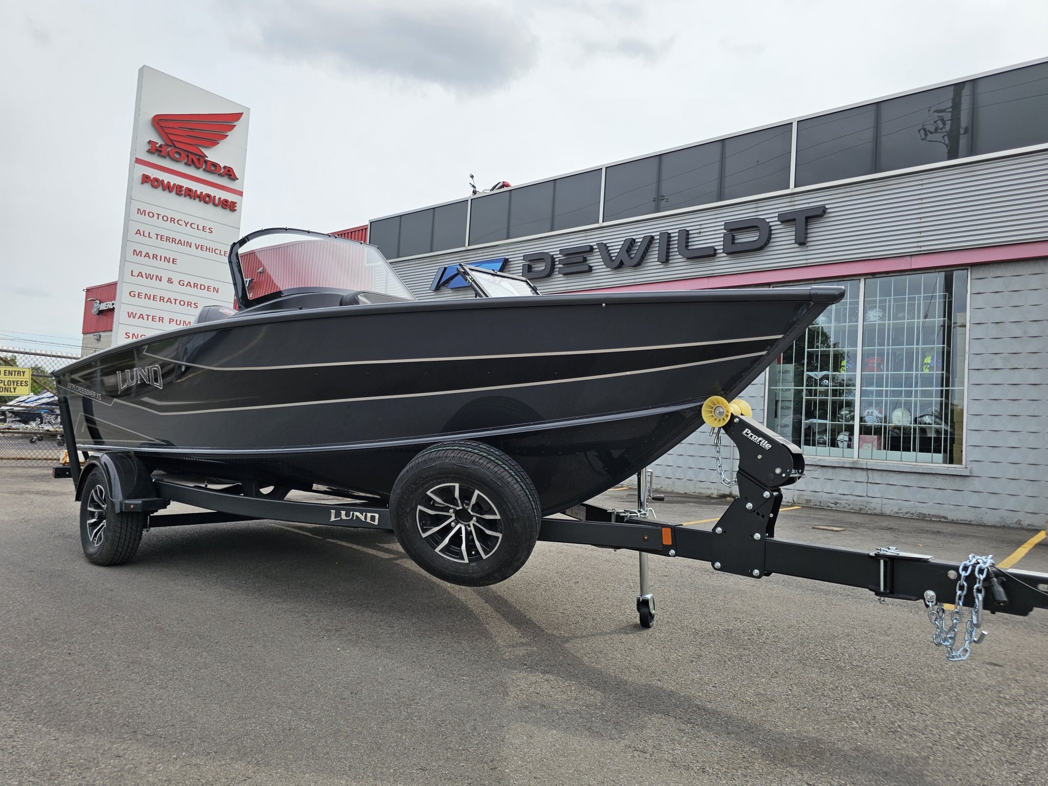Lund 1448 Jon Boat TILLER