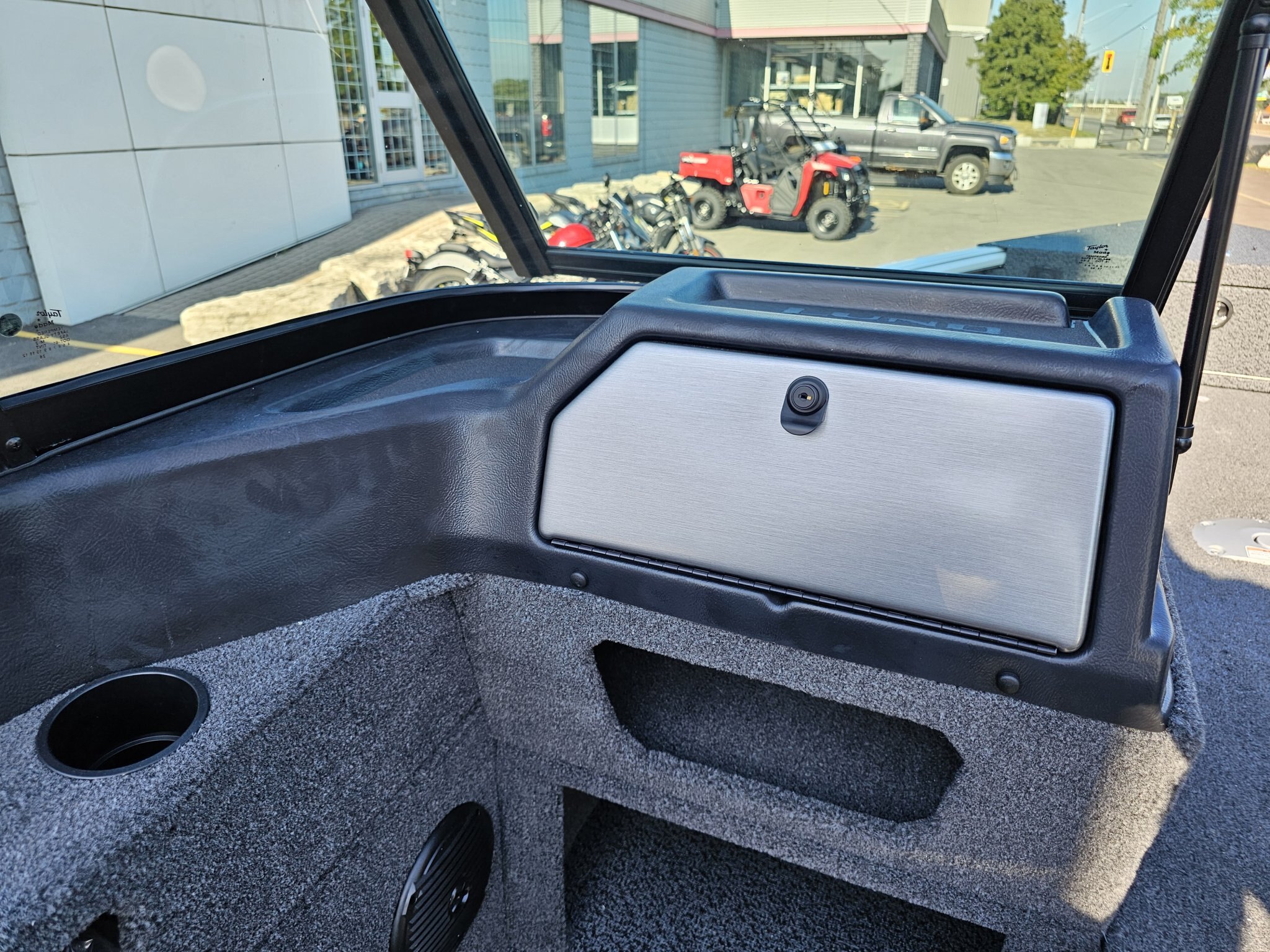 2027 Lund 1775 Impact XS Sport